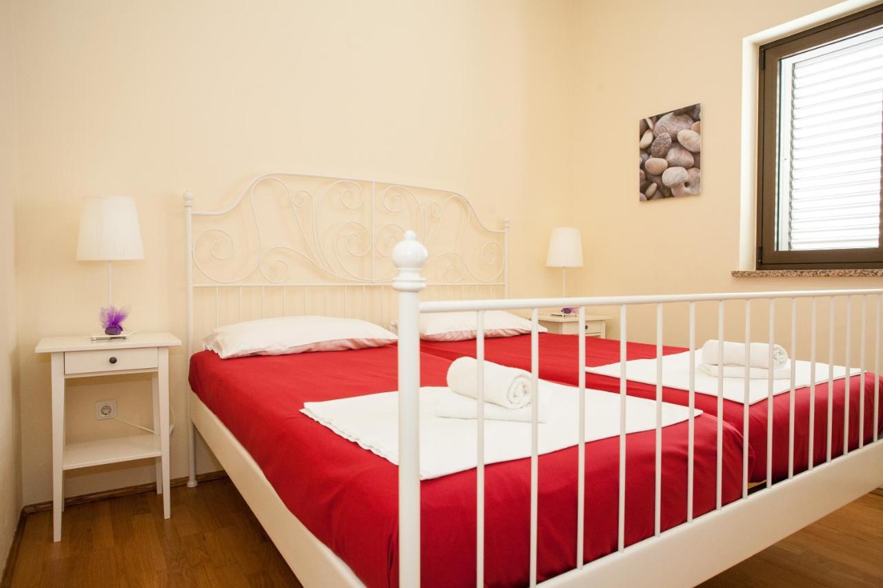 Apartments Dino Кърк Екстериор снимка