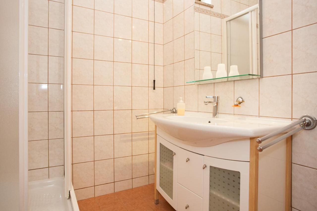 Apartments Dino Кърк Екстериор снимка