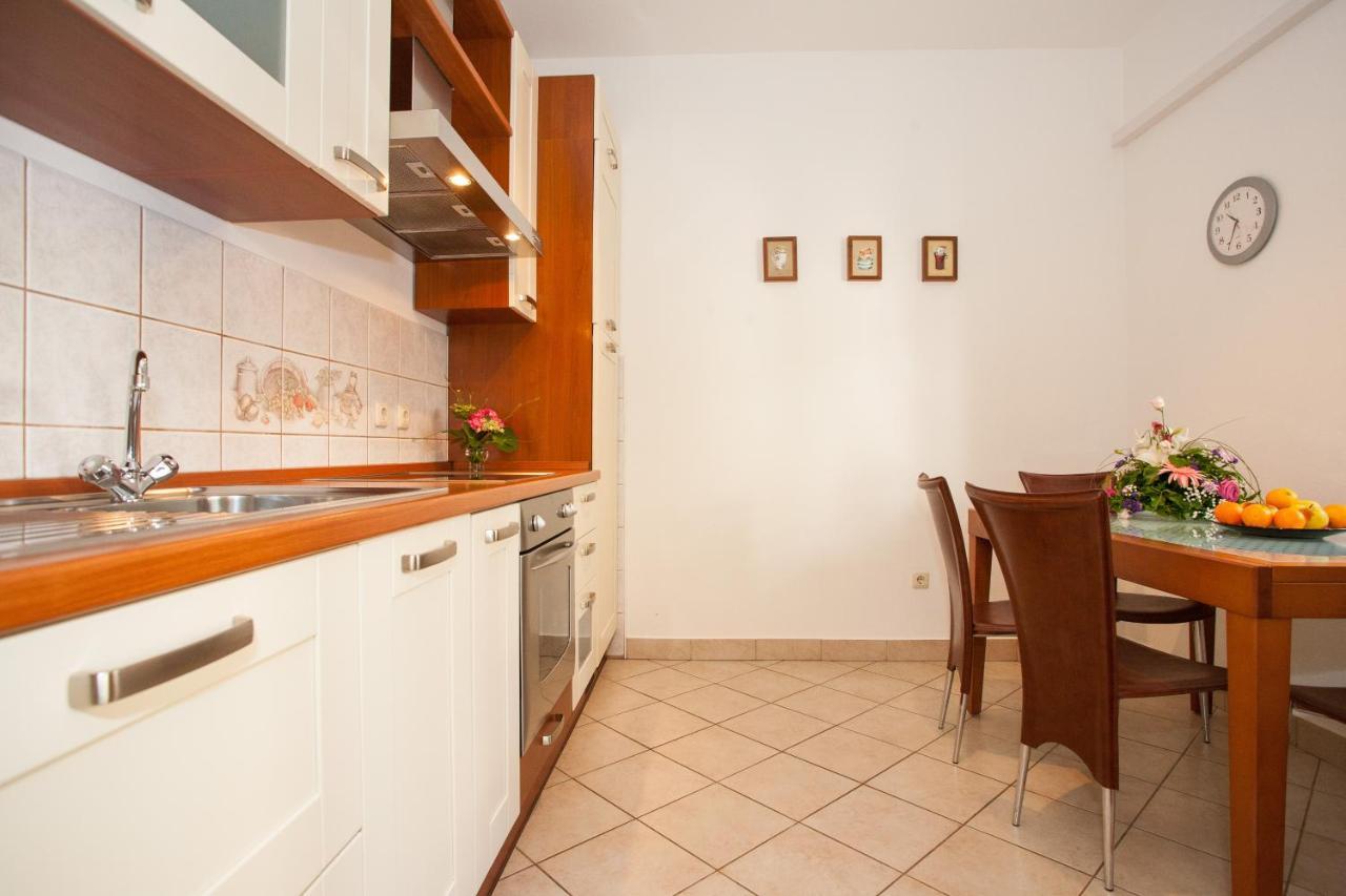 Apartments Dino Кърк Екстериор снимка