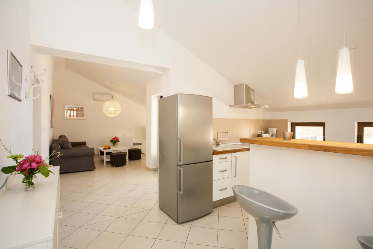 Apartments Dino Кърк Екстериор снимка